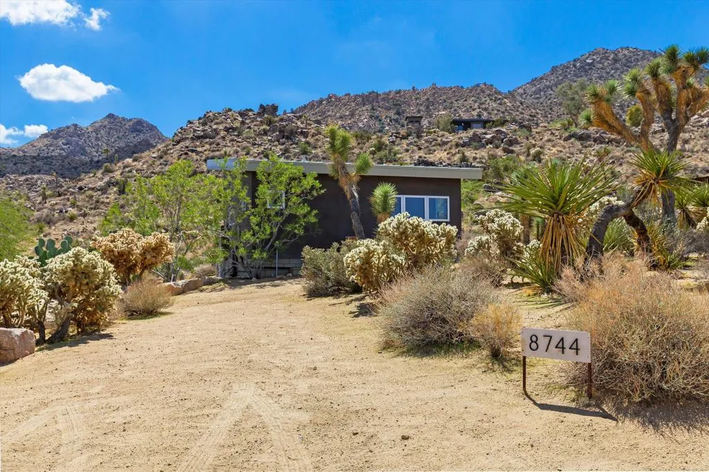 8744 Star Lane, Joshua Tree, California 92252 home-pic-33