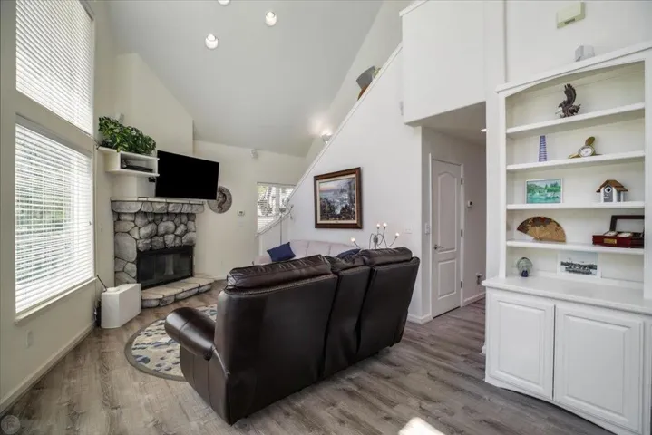 20944 Woodside Way, Groveland, California 95321