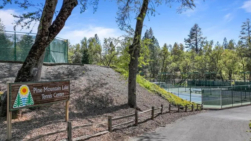 20944 Woodside Way, Groveland, California 95321