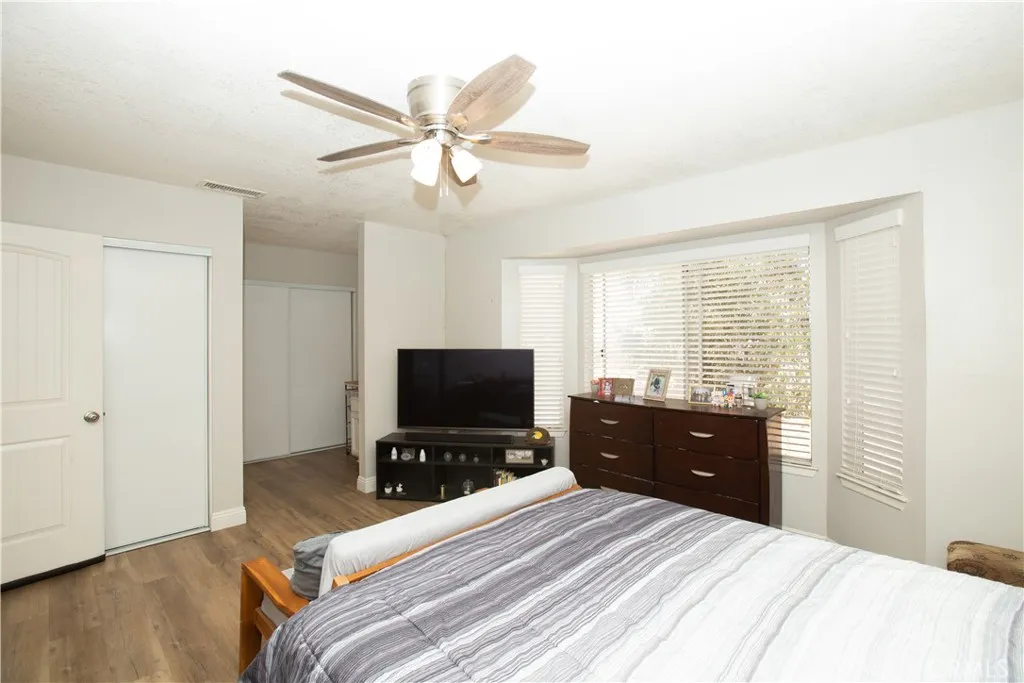 11031 Victor Avenue, Hesperia, California 92345 home-pic-27