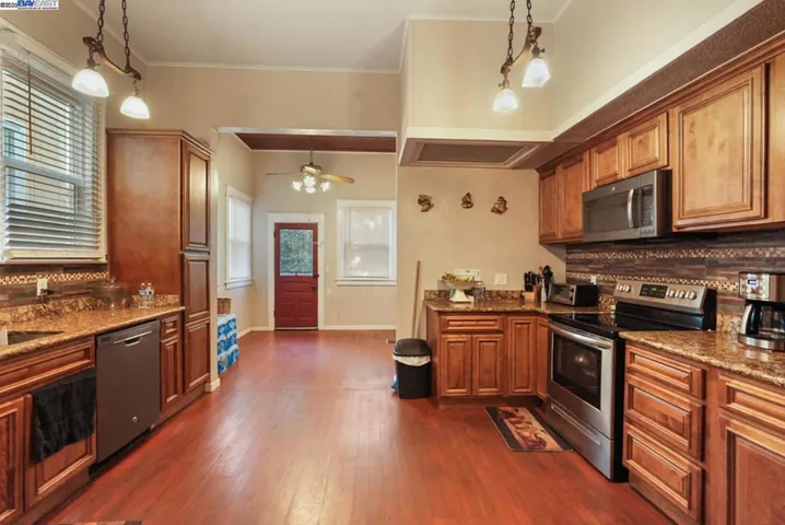 Full Kitchen view