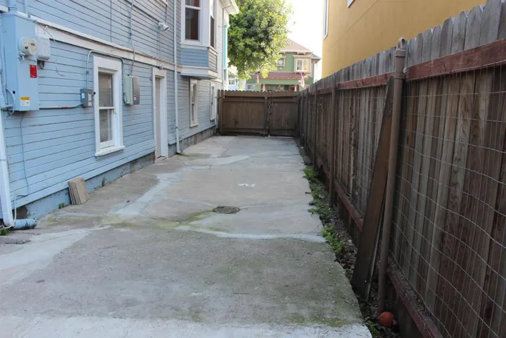 Side yard to park extra cars.