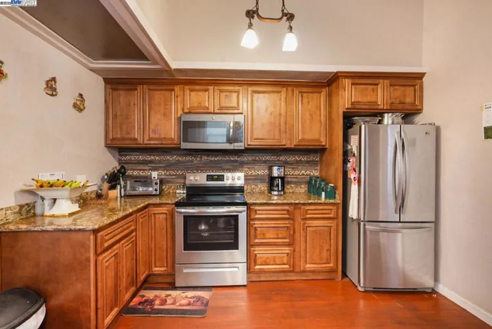 Kitchen cooking area