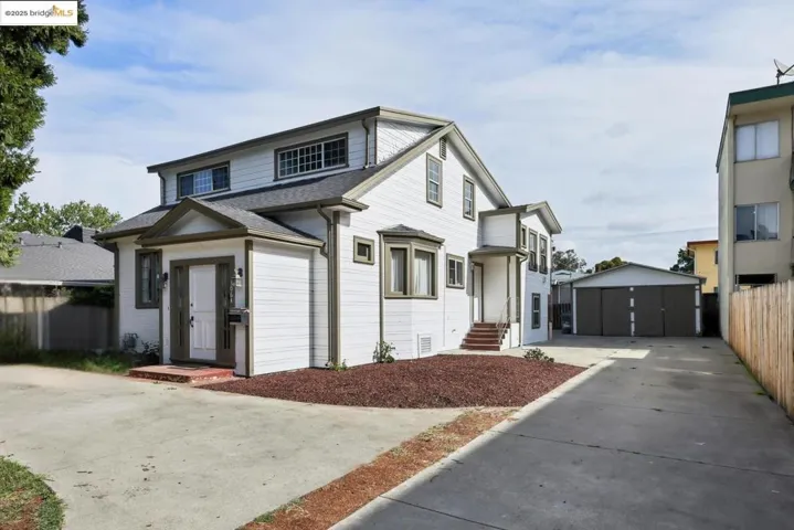 3064 3064 E 15th St, Oakland, California 94601