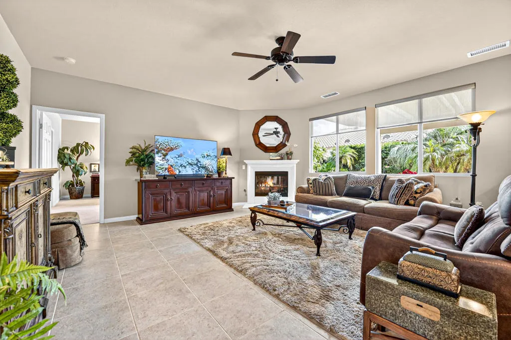 39492 Camino Piscina, Indio, California 92203 home-pic-17