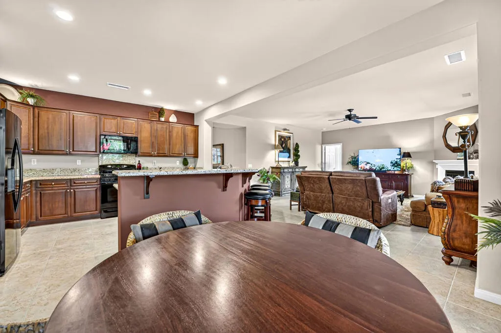39492 Camino Piscina, Indio, California 92203 home-pic-15