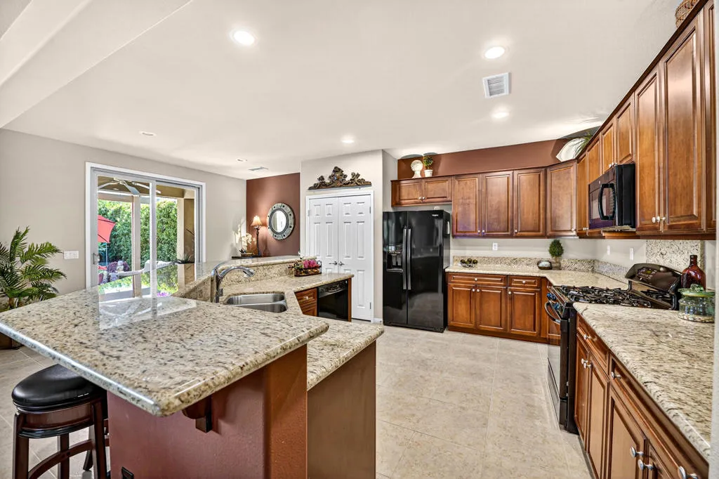 39492 Camino Piscina, Indio, California 92203 home-pic-11