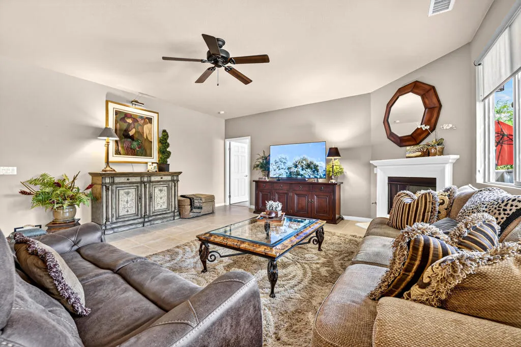 39492 Camino Piscina, Indio, California 92203 home-pic-3