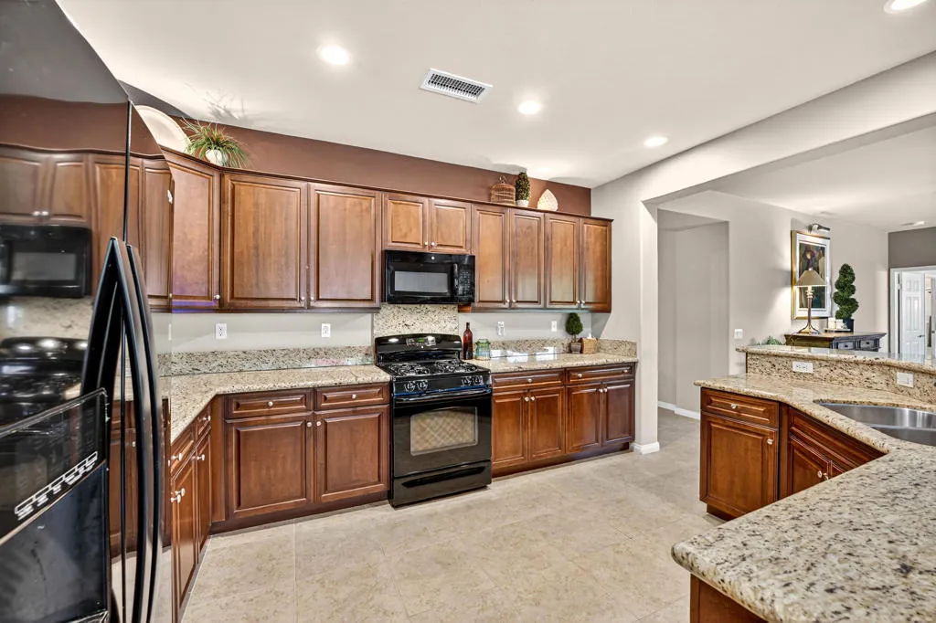 39492 Camino Piscina, Indio, California 92203 home-pic-12