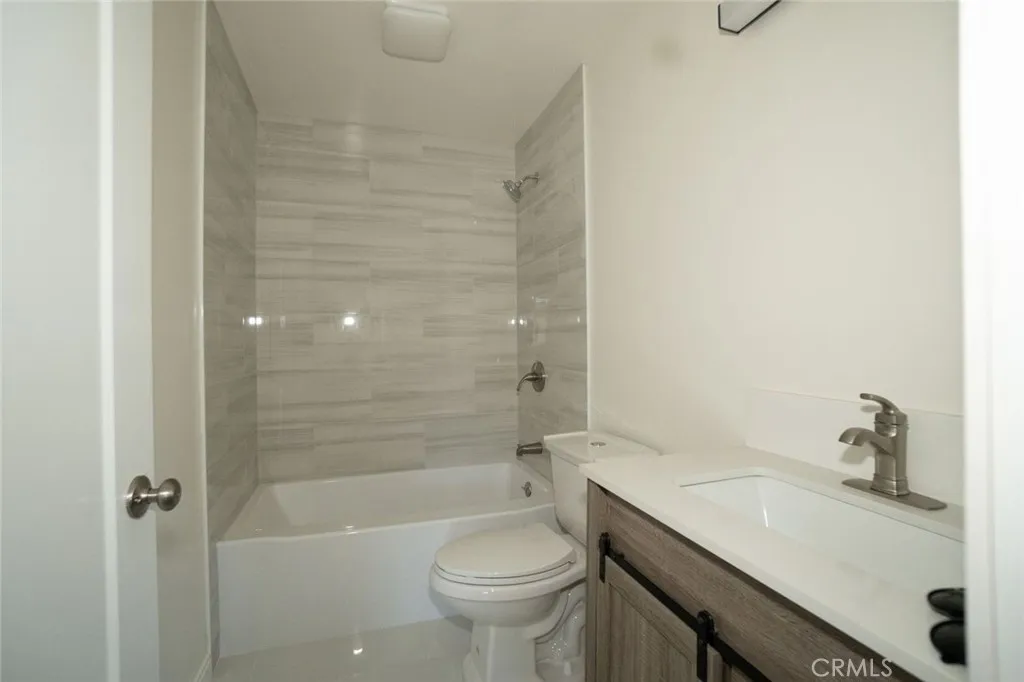 10917 Bartlett Avenue, Adelanto, California 92301 home-pic-5