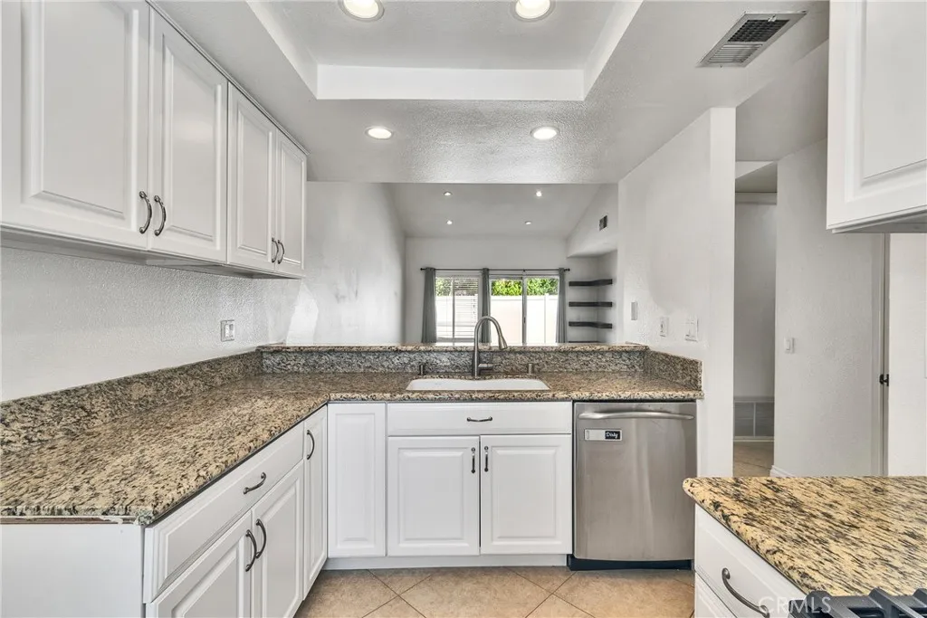 1171 Stone Pine Lane C, Corona, California 92879 home-pic-4