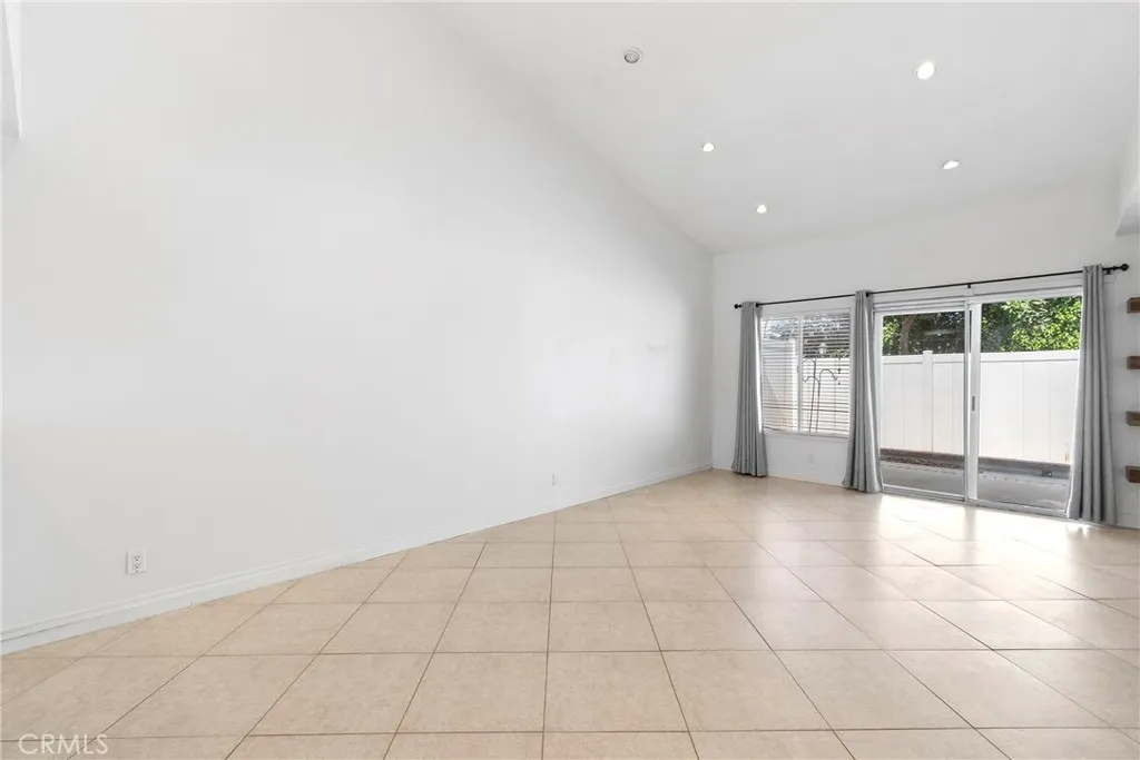 1171 Stone Pine Lane C, Corona, California 92879 home-pic-3