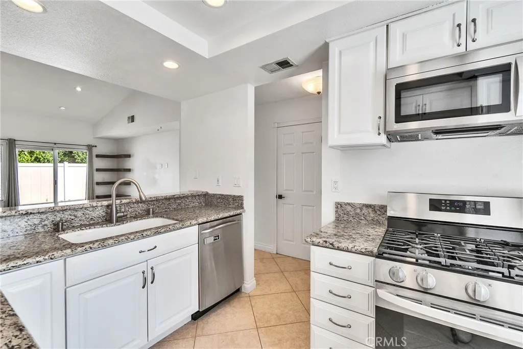 1171 Stone Pine Lane C, Corona, California 92879 home-pic-5