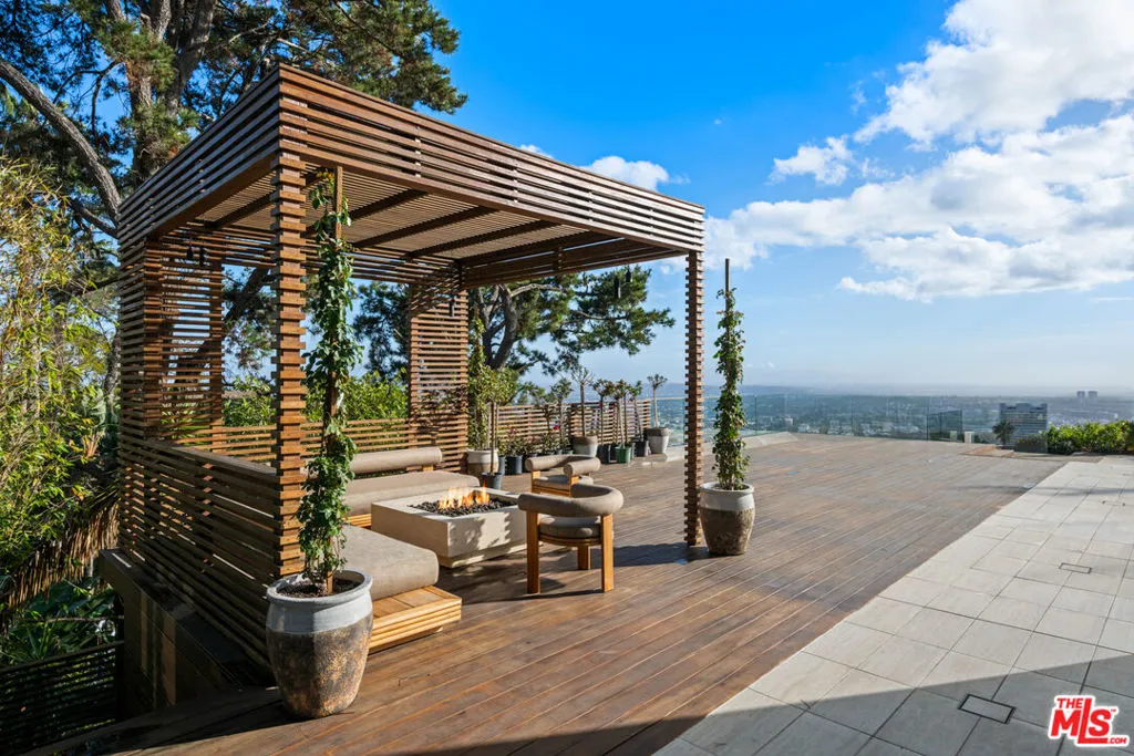 1609 Magnetic Terrace, Los Angeles, California 90069 home-pic-15