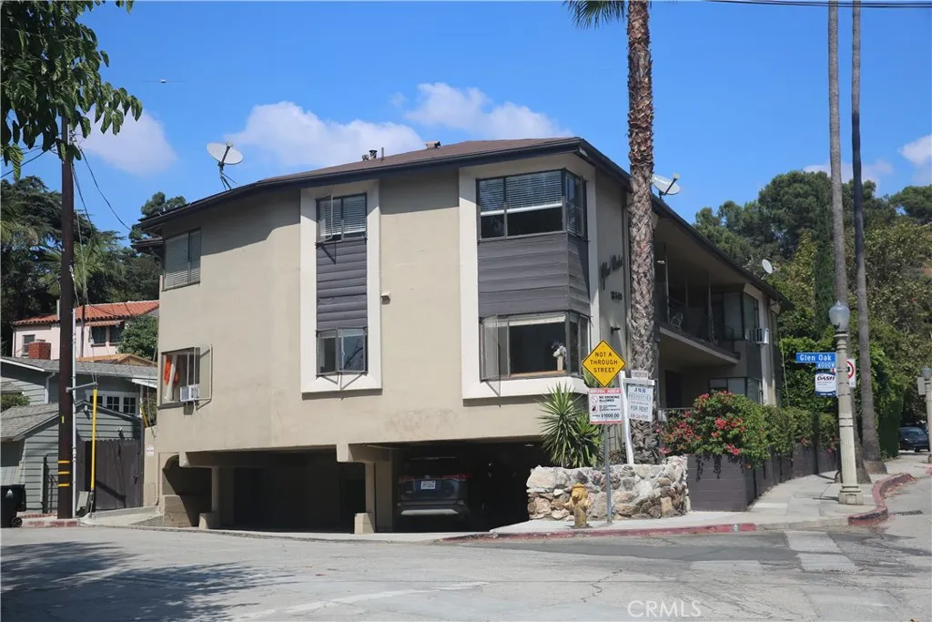 2649 N Beachwood Drive, Los Angeles, California 90068 home-pic-3