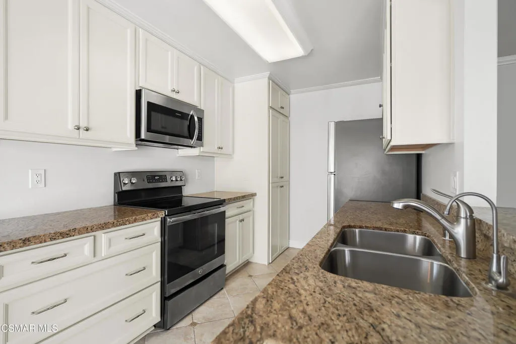 1298 Landsburn Circle, Westlake Village, California 91361 home-pic-8