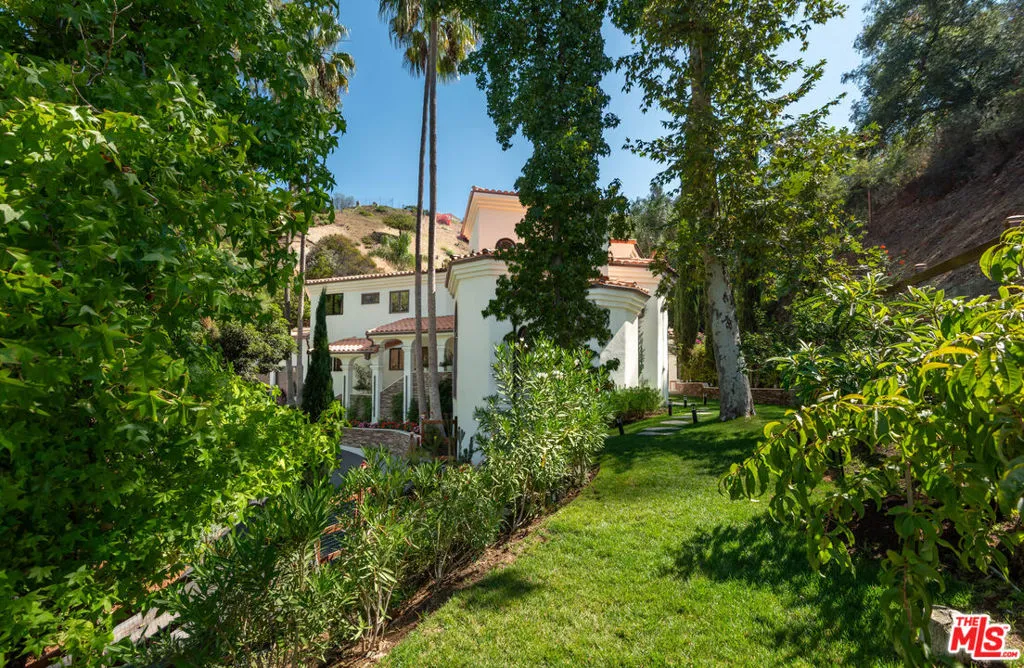2468 Coldwater Canyon Drive, Beverly Hills, California 90210 home-pic-38