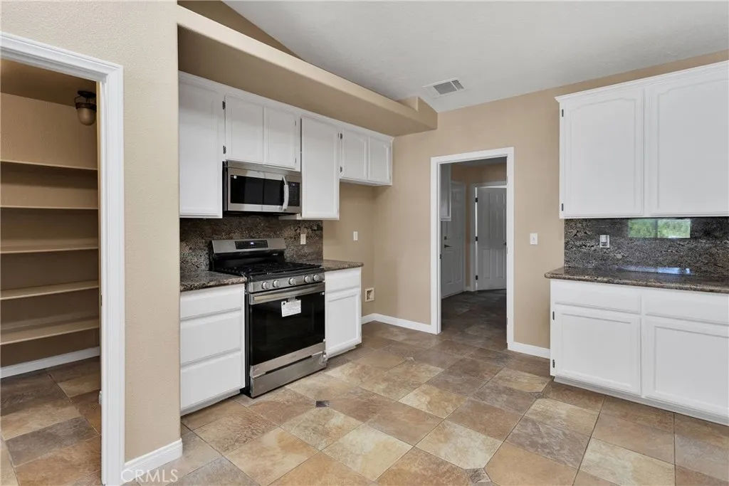 14572 Sultana Street, Hesperia, California 92345 home-pic-17