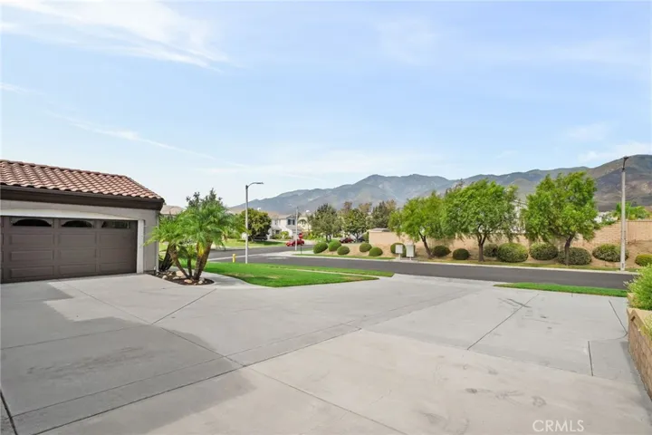 expansive driveway looking north to mountains