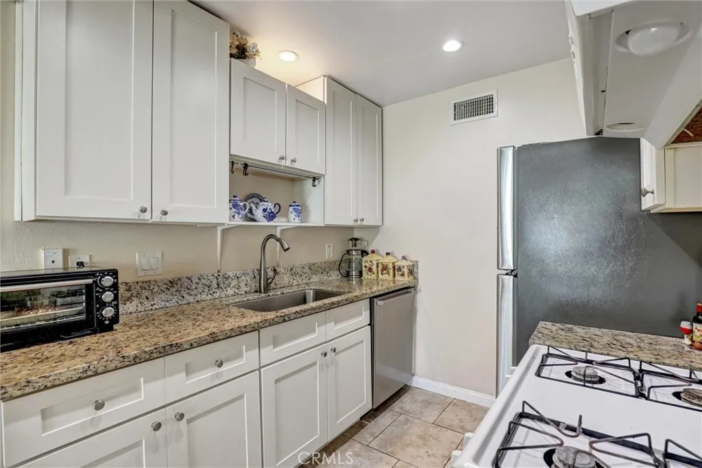 22922 Via Nuez  home-pic-11