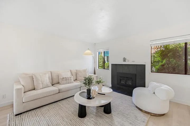 154 Granada, Mountain View, California 94043