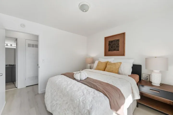 154 Granada, Mountain View, California 94043