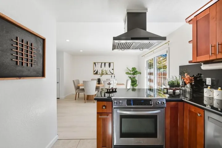 154 Granada, Mountain View, California 94043