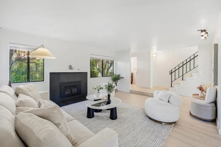 154 Granada, Mountain View, California 94043