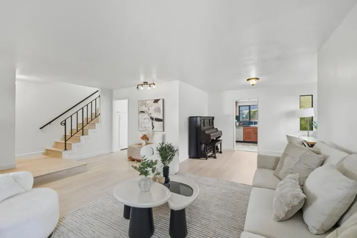 154 Granada, Mountain View, California 94043