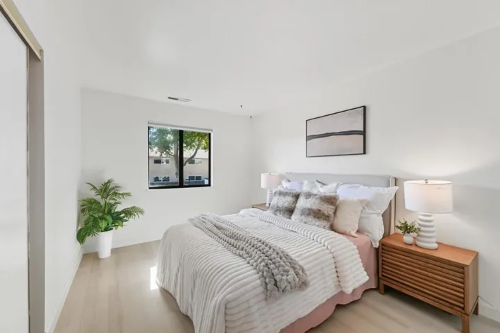 154 Granada, Mountain View, California 94043