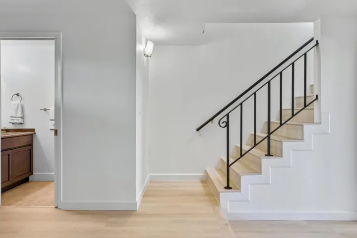 154 Granada, Mountain View, California 94043