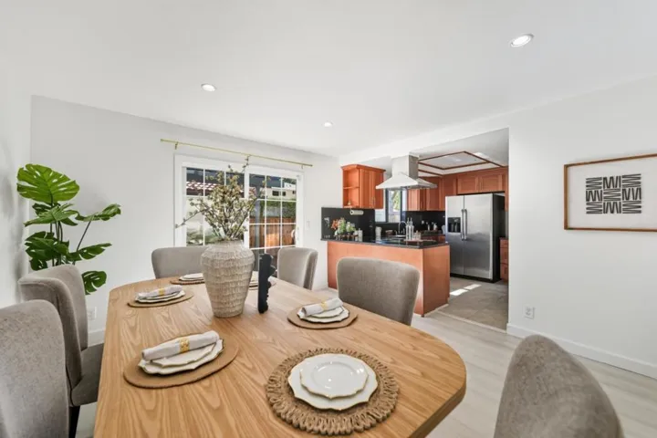 154 Granada, Mountain View, California 94043