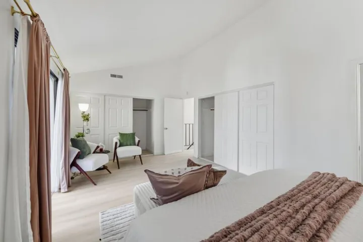 154 Granada, Mountain View, California 94043