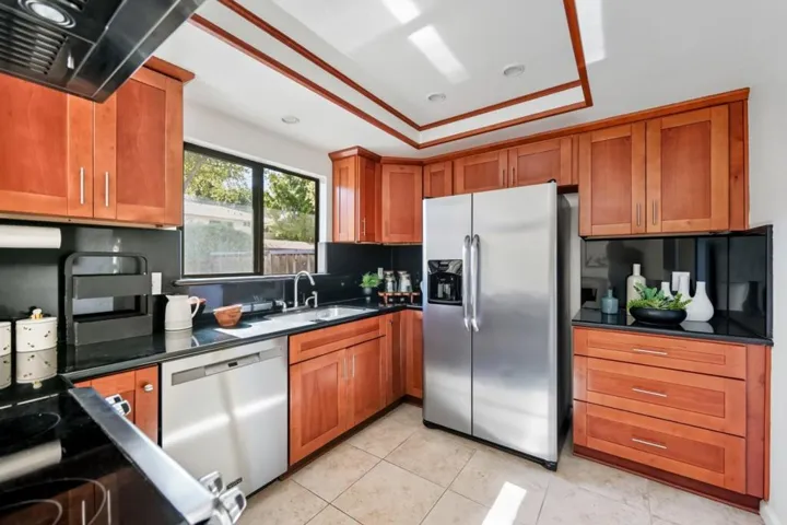 154 Granada, Mountain View, California 94043