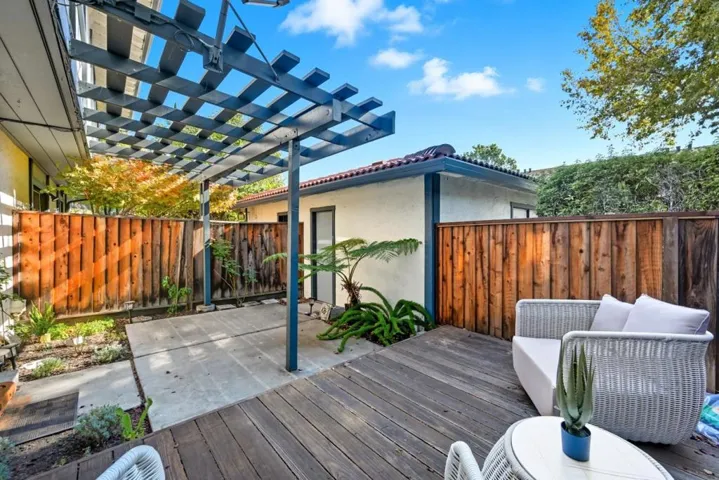 154 Granada, Mountain View, California 94043