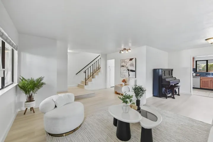 154 Granada, Mountain View, California 94043