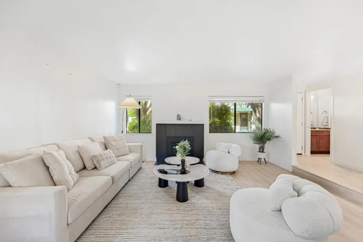 154 Granada, Mountain View, California 94043