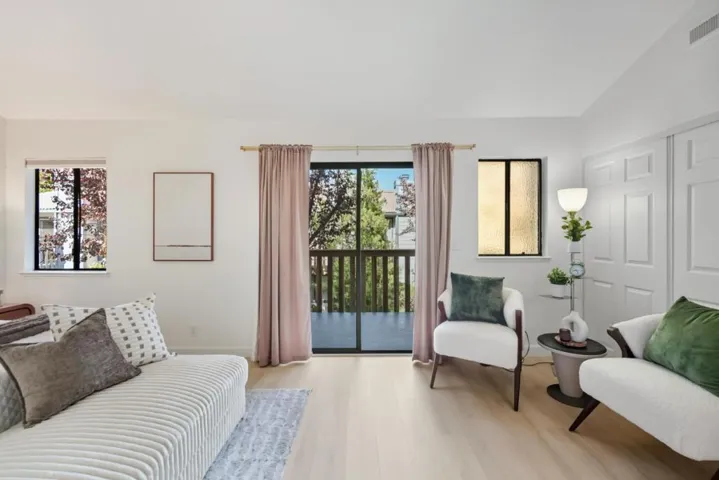 154 Granada, Mountain View, California 94043