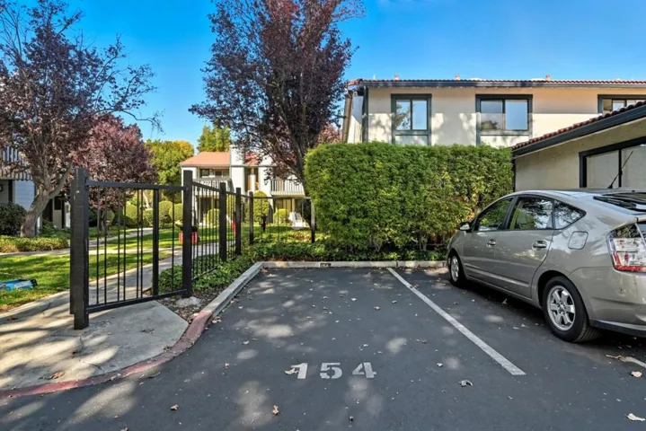 154 Granada, Mountain View, California 94043