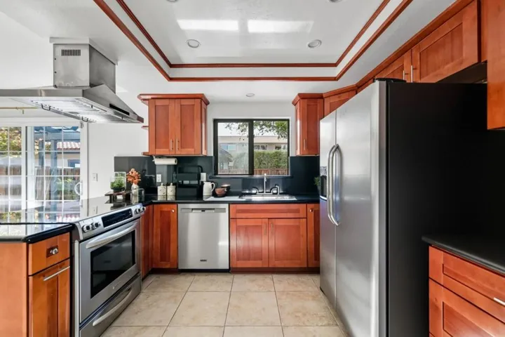 154 Granada, Mountain View, California 94043