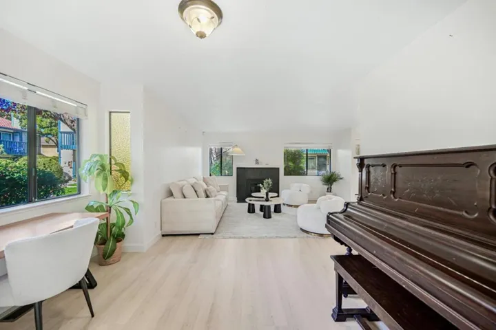 154 Granada, Mountain View, California 94043