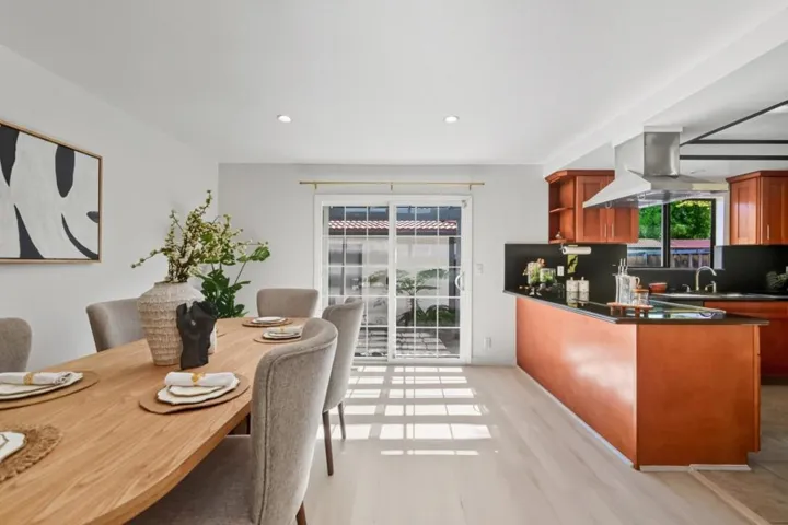 154 Granada, Mountain View, California 94043