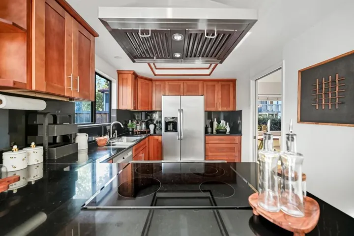 154 Granada, Mountain View, California 94043