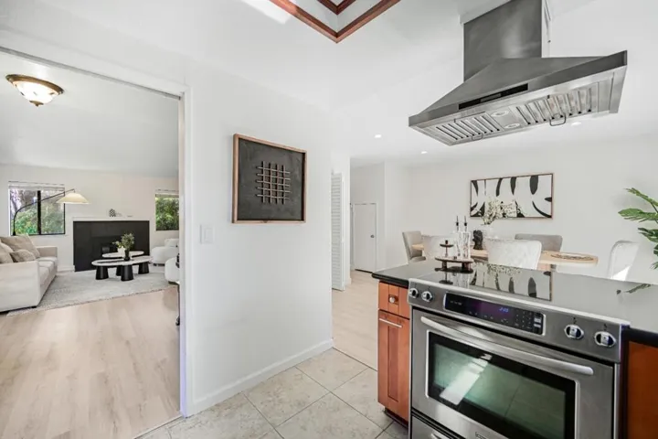 154 Granada, Mountain View, California 94043