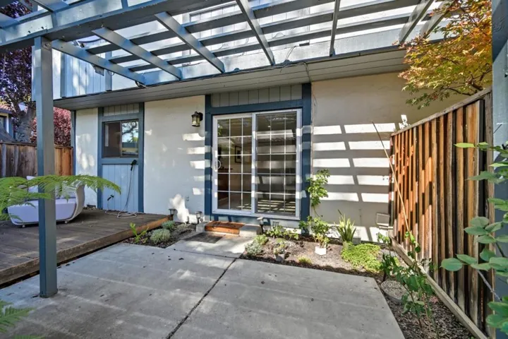 154 Granada, Mountain View, California 94043