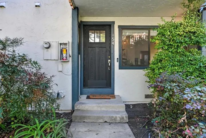 154 Granada, Mountain View, California 94043