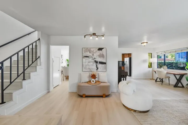154 Granada, Mountain View, California 94043