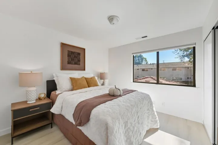 154 Granada, Mountain View, California 94043