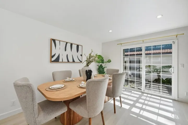 154 Granada, Mountain View, California 94043