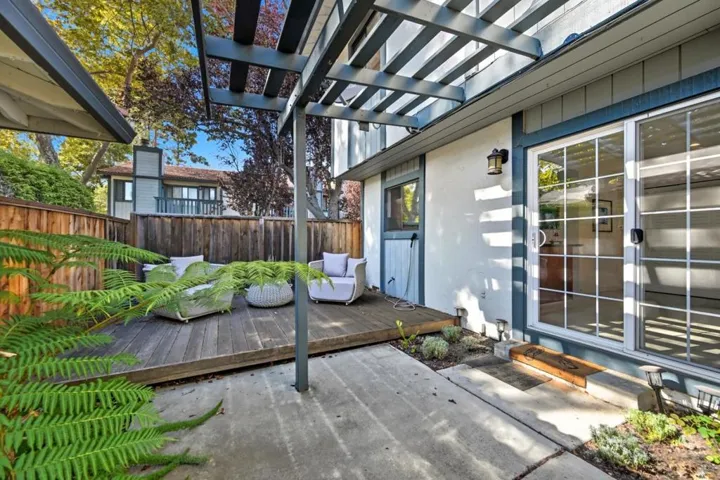 154 Granada, Mountain View, California 94043